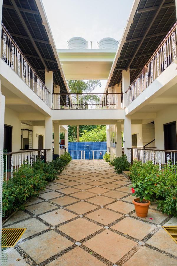 Marine Studios Le Pension Candolim Exterior photo