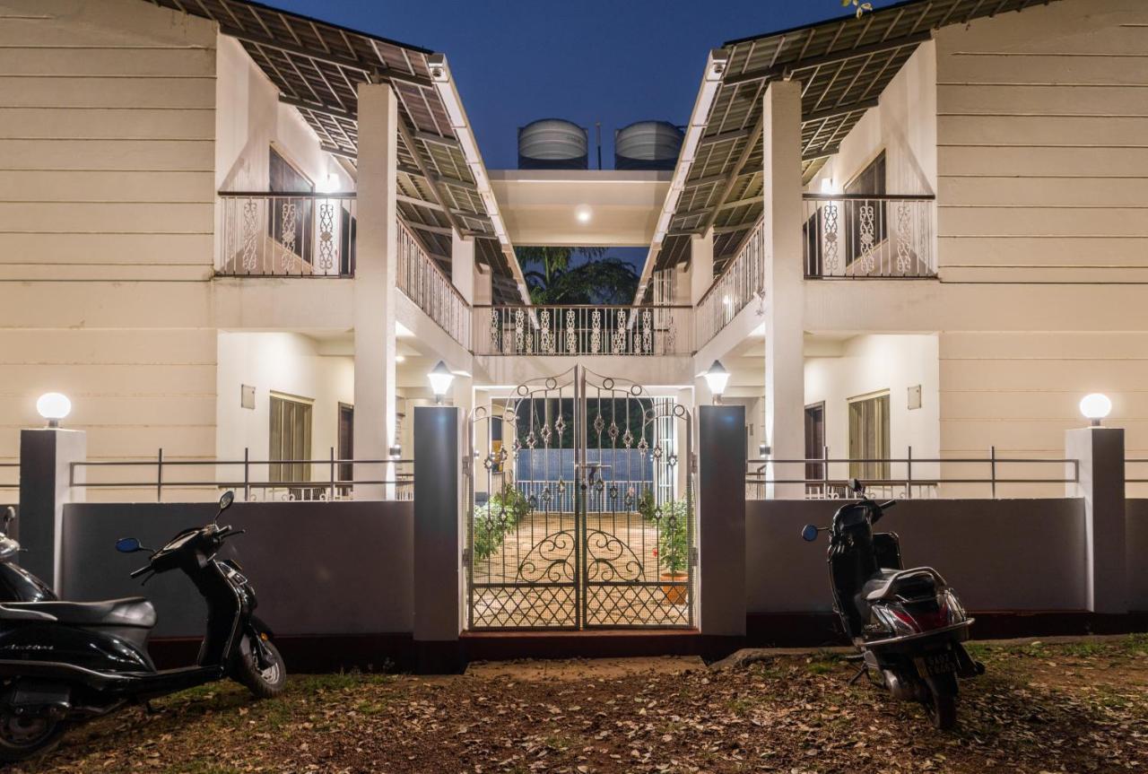 Marine Studios Le Pension Candolim Exterior photo
