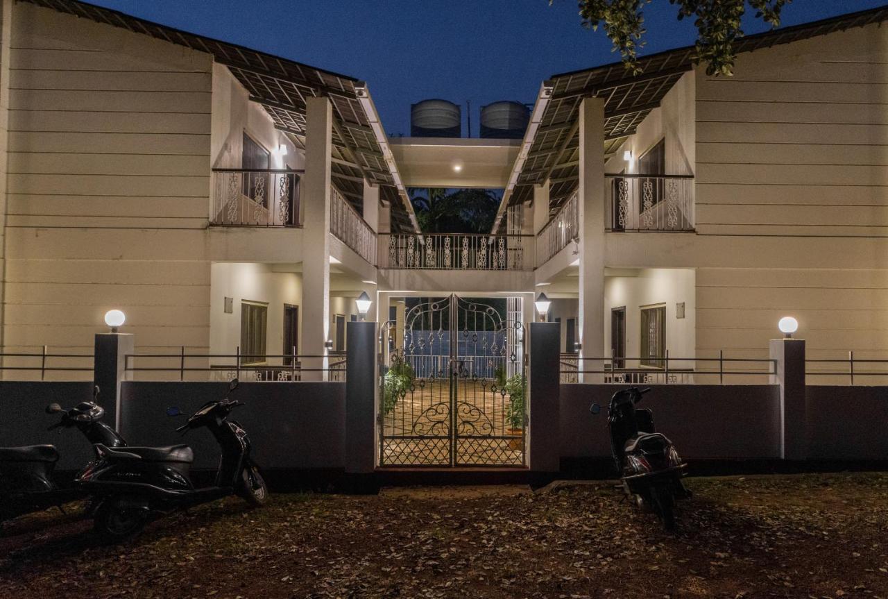 Marine Studios Le Pension Candolim Exterior photo